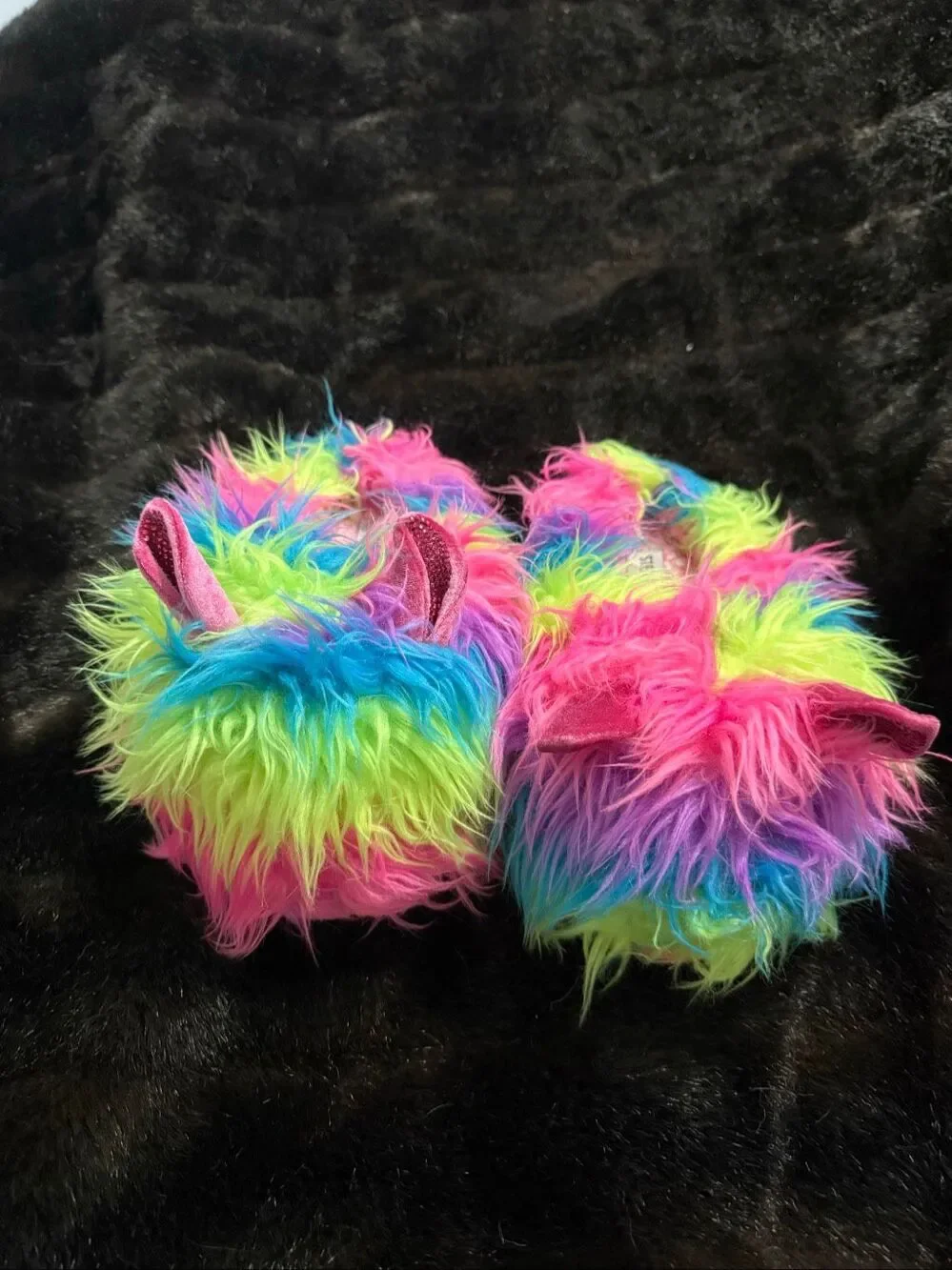 Steve Maddin jbunnyy girl size M  5 rainbow fluffy slippers